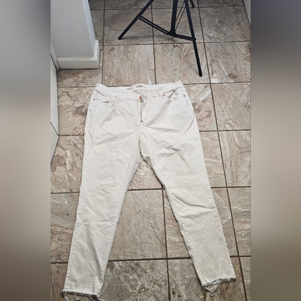 a.n.a Cream Denim Pants with Copper Button